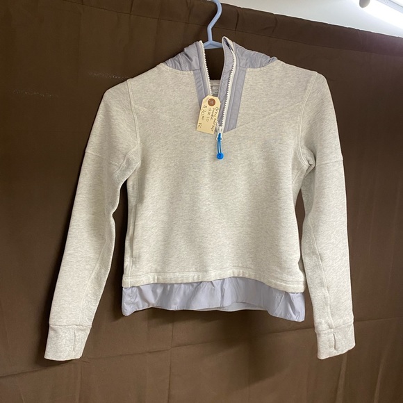 Ivviva Grey Half Zip Pullover and Black High-rise Leggings with pockets - Picture 2 of 7